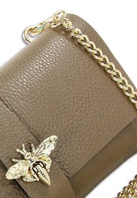 DrachenLeder Clutch - taupe beige