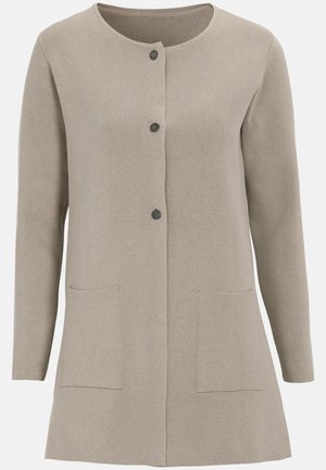 Beige gestrickte Strickjacke mit rundem Ausschnitt, vorderem Knopfverschluss, zwei Vordertaschen und langen Ärmeln. Strukturiertes Stoffdetail.