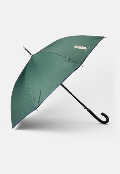 Grønn paraply med et svart buet håndtak, med et subtilt design på duken og en sølvmetallisk stang.