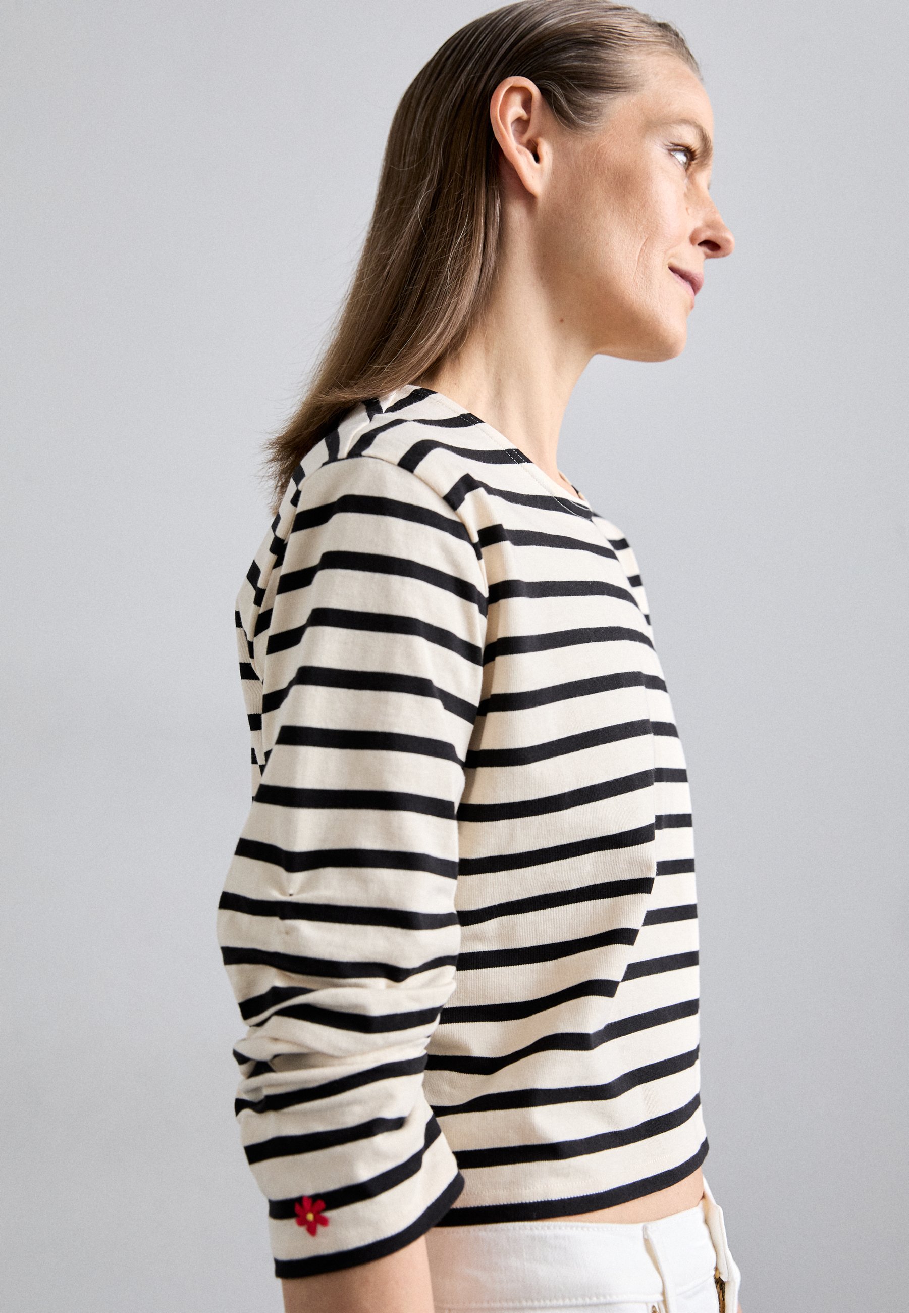 TORY BURCH｜ (SCRUNCHED SLEEVE T-SHIRT (160086-117)) Scrunched Sleeve T-Shirt: Women's Designer Tops | Tory Burch