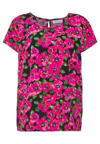 Kwiatowa bluzka z krótkimi rękawami, z dużymi różowymi kwiatami i zielonymi liśćmi na czarnym tle. Okrągły dekolt z wycięciem w kształcie krzyża.