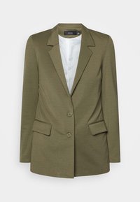 Blazer vert olive en tissu lisse, avec un col à revers cranté, deux poches avant et deux boutons pour la fermeture.