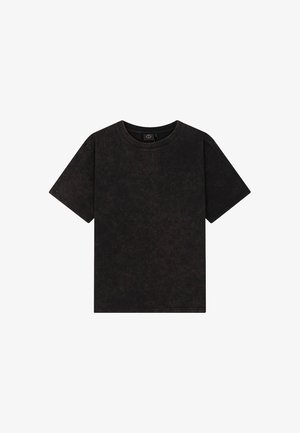 Zwarte crew neck t-shirt met een gestructureerde, licht versleten afwerking. Korte mouwen en rechte snit. Geen zichtbare logo's of ontwerpen.