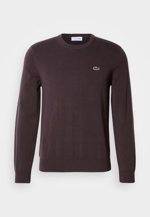 Mørkebrun langærmet rundhalset sweater med ribbet manchet og kant, med lille grønt krokodillelogo på venstre bryst.