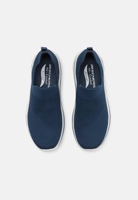 Skechers Performance GO WALK ARCH FIT 2.0 SLIP ON - Zapatillas para caminar - navy/white
