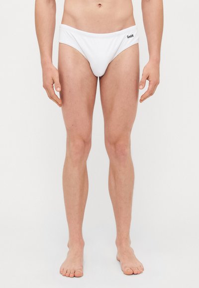 Maillot de bain blanc avec un design ajusté, présentant un logo noir sur le devant. Le tissu semble lisse et extensible.