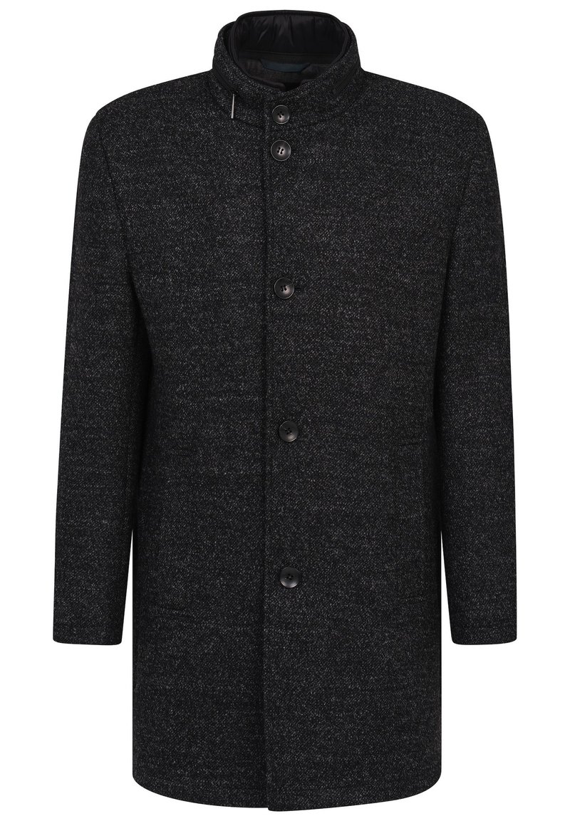 Cappotto in lana nera con colletto alto, chiusura a bottoni e tessuto testurizzato. Presenta una linea dritta e un motivo sottile su tutta la superficie.