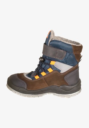 Botte d'hiver marron et marine avec des accents orange, doublure en polaire, sangle en velcro et semelle blanche robuste conçue pour les temps froids.