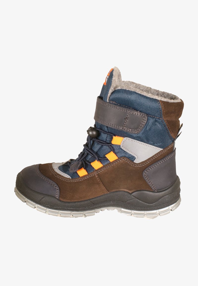 Botte d'hiver marron et marine avec des accents orange, doublure en polaire, sangle en velcro et semelle blanche robuste conçue pour les temps froids.