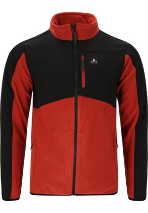 Rød og sort fleecejakke med høj krave, fuld frontlynlås, sidelommer og et lille logo på brystet. Blød tekstur.