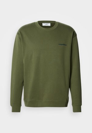 Olivgrön långärmad sweatshirt i mjuk bomull, med ribbad rundhalsringning och muddar, samt subtil marinblå broderad detalj.