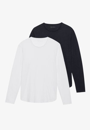 Zwei Langarm-T-Shirts: eines in Weiß und eines in Dunkelgrau. Beide haben einen runden Ausschnitt und eine glatte, weiche Textur.