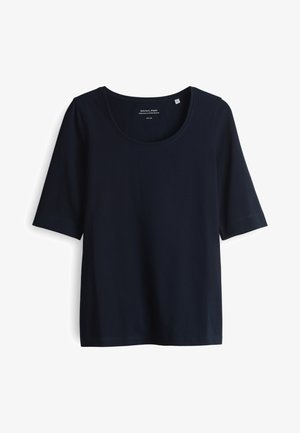 Marineblaues T-Shirt mit kurzen Ärmeln und Rundhalsausschnitt, flach auf weißem Hintergrund liegend dargestellt.