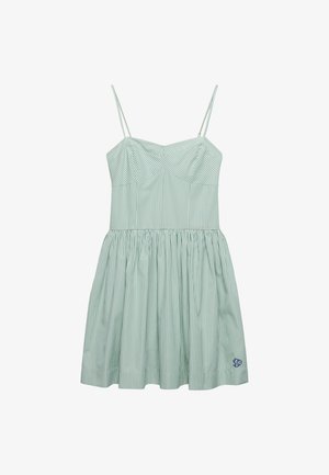 Groen gestreepte mouwloze jurk met een nauwsluitend lijfje en een uitlopende rok, voorzien van een patch-logo op de zoom en dunne verstelbare bandjes.