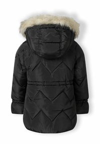 Giubbotto imbottito nero con cappuccio in pelliccia sintetica removibile, dotato di trapuntatura a diamante e polsini elasticizzati; texture liscia con vita cintrata.