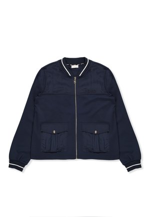 Giacca bomber navy realizzata in tessuto morbido, con zip frontale, due tasche a pattina e dettagli a righe bianche sul colletto e sui polsini.