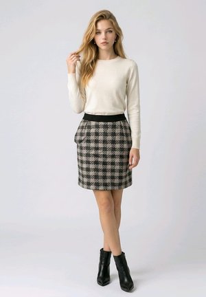 Outfitters Nation, Falda acampanada - egro