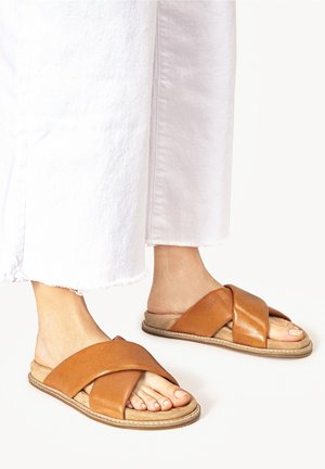 Inuovo, Mules - ochre