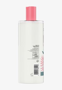 Plastflaske med en glanset hvit kropp og et rosa flip-top lokk. Har tropiske bladgrafikker i rosa og grønt. Inkluderer strekkode og tekstdetaljer.