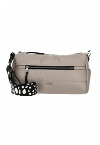 Sac bandoulière en nylon beige avec fermeture zippée supérieure, doté d'une bandoulière noire amovible à motif blanc à pois et d'une poche avant zippée.