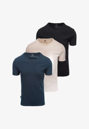 Sæt af tre kortærmede t-shirts: mørkeblå, beige og sort. Blødt bomuldsstof, rund hals, standard pasform, ingen synlige mønstre eller accenter.