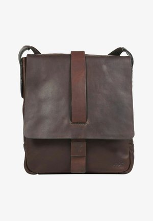 Borsa a tracolla in pelle marrone con chiusura a patta, tracolla regolabile e dettagli in rilievo sul davanti. Texture liscia, forma rettangolare.