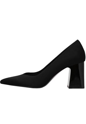 Escarpin noir à talon haut avec bout pointu, fabriqué en tissu lisse, doté d'un talon épais brillant et d'un design minimaliste.