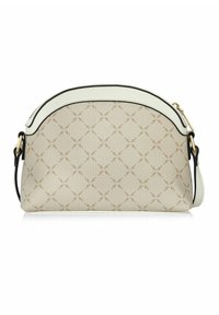 Beżowa torba na ramię z wzorem, o zaokrąglonym topie, czarnymi akcentami i złotymi elementami. Zewnętrzna powierzchnia z teksturowanej tkaniny, zamek błyskawiczny oraz regulowany pasek.