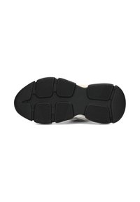Sole di scarpa in gomma nera con superficie texturizzata, caratterizzata da un motivo di rettangoli sollevati e scanalature per migliorare la trazione.