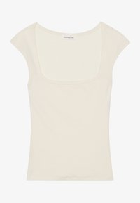 Top sin mangas ajustado de color beige claro con escote cuadrado y mangas cortas. Fabricado en material acanalado, que ofrece una textura suave. Sin patrones ni acentos notables.