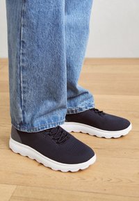 Unselected, light navy