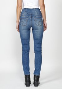 Koroshi Traperice uskog kroja - azul med   medium blue