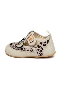 Dziecięce buty w beżowym zamszu z tkaniną w leopardzi wzór. Wyposażone w rzep oraz elastyczną, lekką podeszwę. Okrągły design czubka.