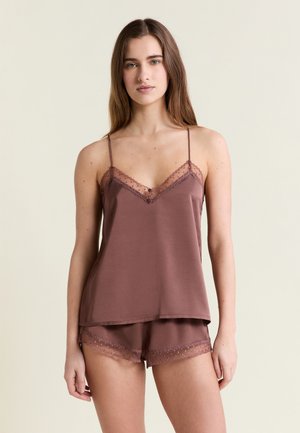 - Koszulka do spania