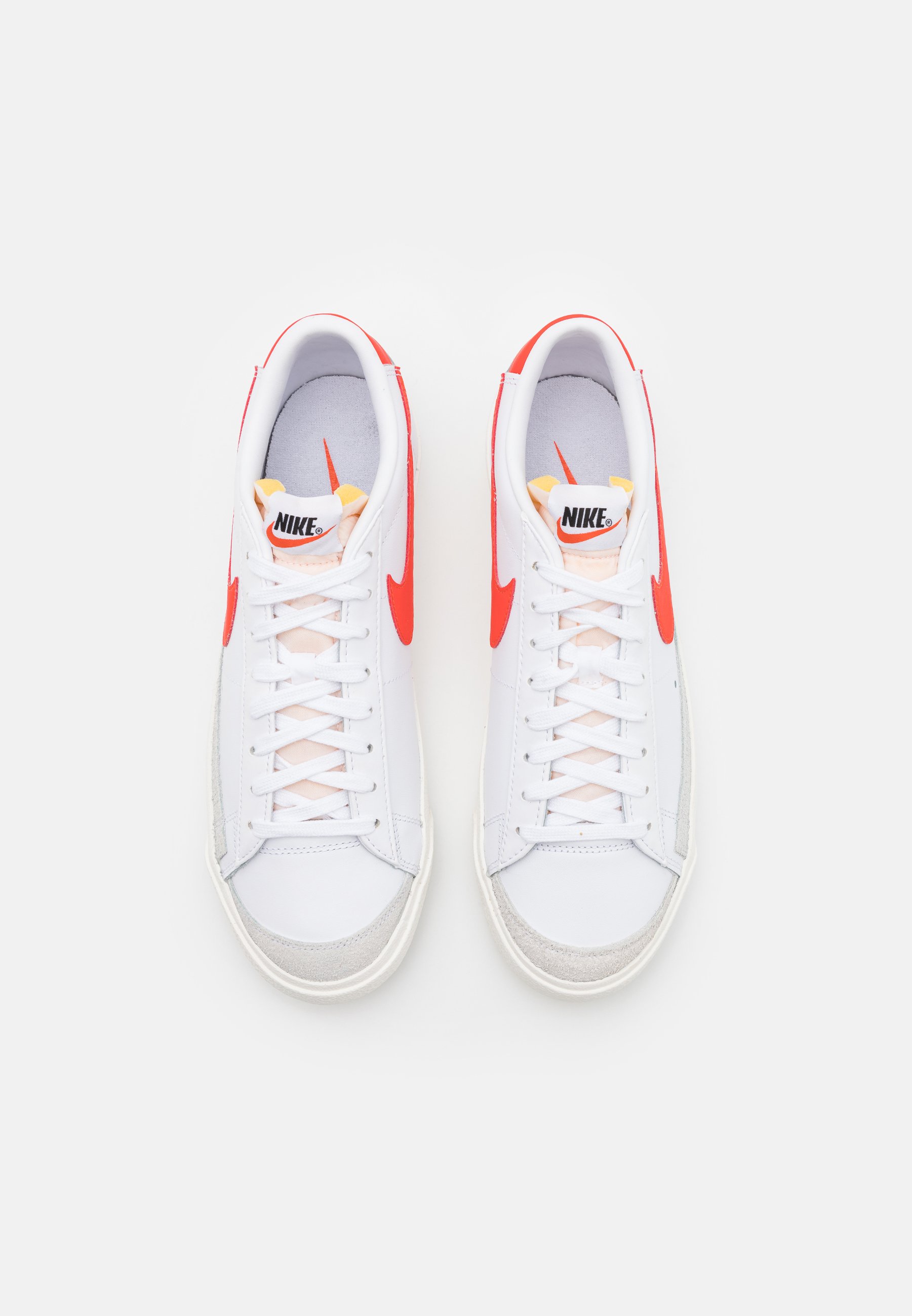 Nike Sportswear BLAZER LOW '77 VNTG UNISEX - Sneakers laag - white/team  orange/sail/wit - Zalando.nl