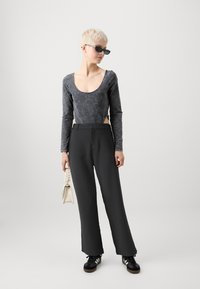 Gina Tricot Petite STRAIGHT PETITE TROUSERS - Hlače - black