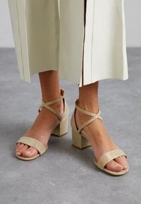 MICHAEL Michael Kors SERENA FLEX - Sandálias - pale gold
