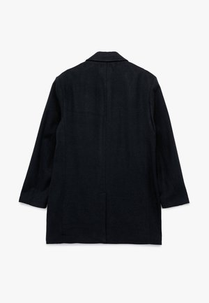 Zwarte wollen jas met lange mouwen, een kraag en twee ingestikte zakken. Glad textuur, minimalistisch ontwerp, met een centrale naad langs de achterkant.