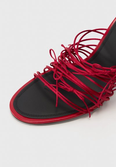 NEOUS AURIGA - Mules à talons - red