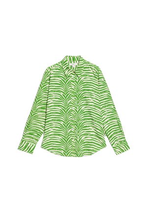 Blusa a rayas verdes y blancas con mangas largas, cuello y cierre de botones, que presenta un audaz patrón de pinceladas.