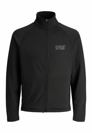 Schwarze Zip-Jacke aus strukturiertem Stoff, mit hohem Kragen und kleinem weißen Logo auf der linken Brust. Keine sichtbaren Taschen.