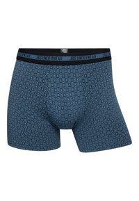 Blaue Boxershorts mit einem Diamantmuster, aus weichem Stoff, mit einem schwarzen elastischen Bund, auf dem der Text "JBS UNDERWEAR" steht.