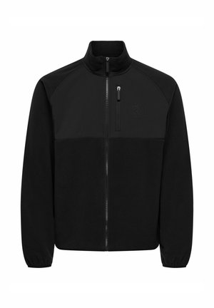 Svart fleecejakke med glidelås foran, høy krage og et teksturert øvre panel. Har liten brystlomme og elastiske mansjetter.