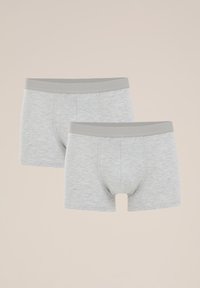 Grå bomullsboxer med mjukt elastiskt midjeband, med en klassisk klippning och slät textur, presenterade i ett paket med två.