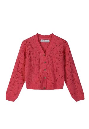 Cardigan rosso lavorato a maglia con maniche lunghe, chiusura con bottoni, scollo a V e motivo a rombi traforati su tutta la superficie.