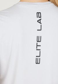 ELITE LAB T-shirt med print - micro chip