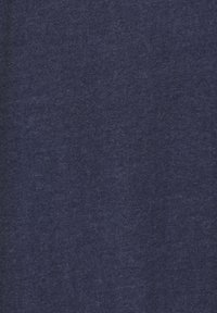 Marineblauer Stoff mit einer weichen, strukturierten Oberfläche; weist ein dezentes Melange-Muster auf und hat ein leichtes, atmungsaktives Erscheinungsbild.