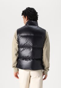 Belstaff RESOLVE GILET - Strukirani kaput - black