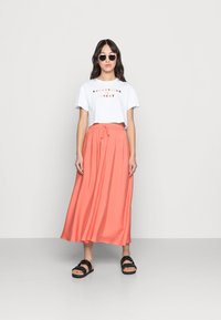 Gina Tricot LOLLO SKIRT - Saia evasé - emberglow