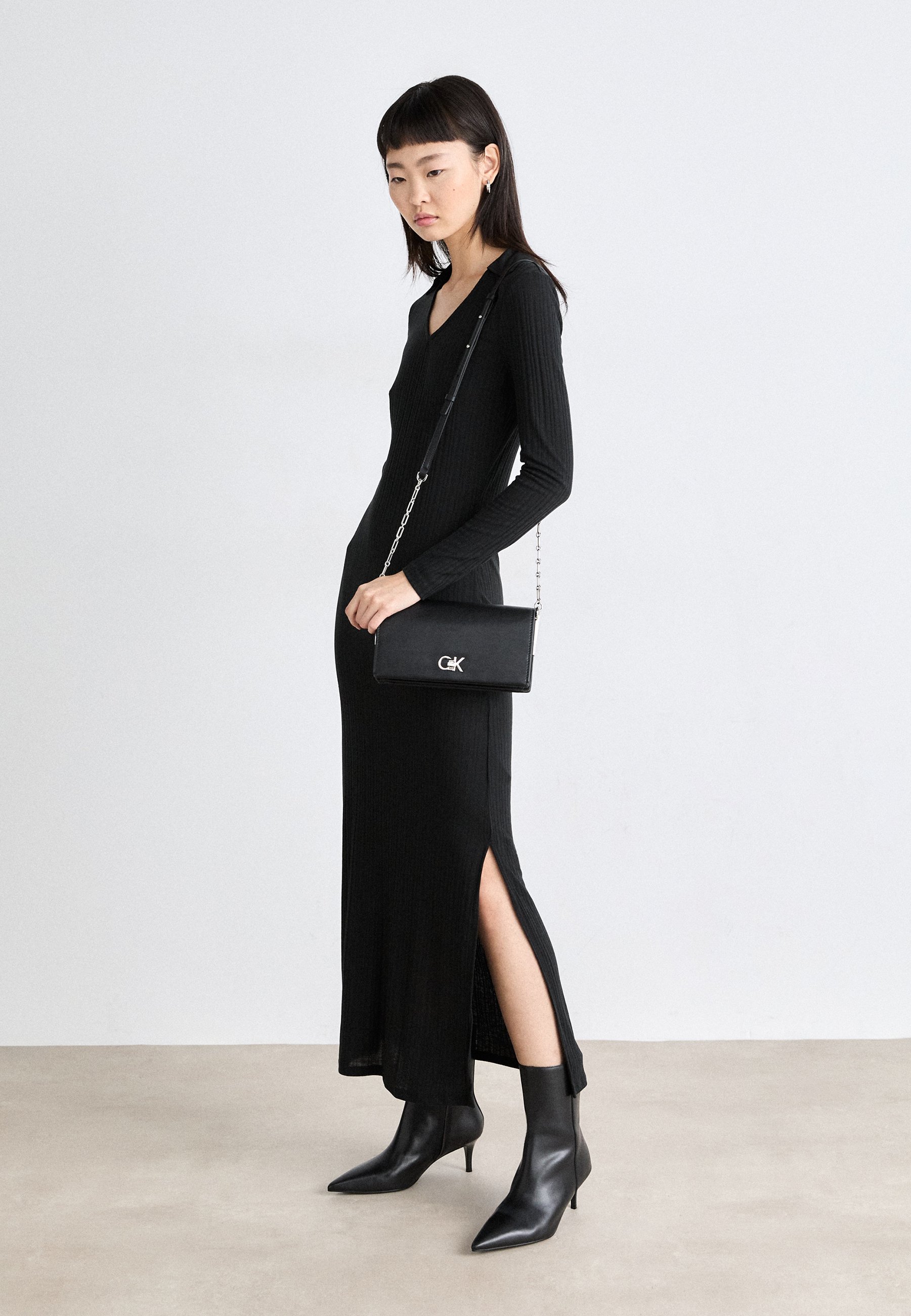 Calvin Klein CONVERTIBLE MINI BAG - Geantă crossbody - black/negru